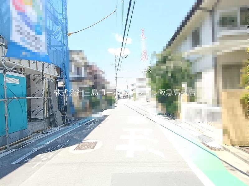 高槻市春日町 新築一戸建 現地写真（前面道路含む現地写真）