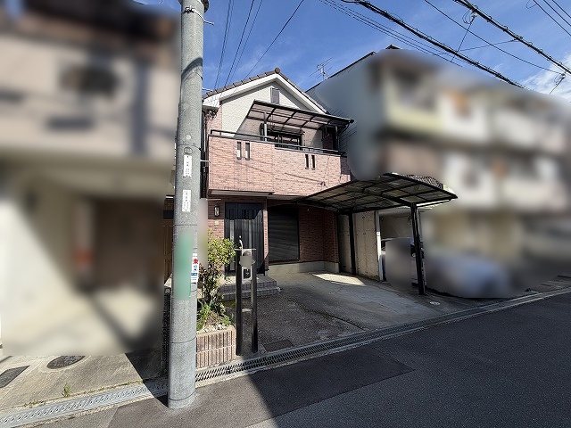 高槻市津之江町3丁目　中古一戸建 明るい日差しが差し込む開放的な現地。大切な愛車を守るカーポート付きの住まいです。