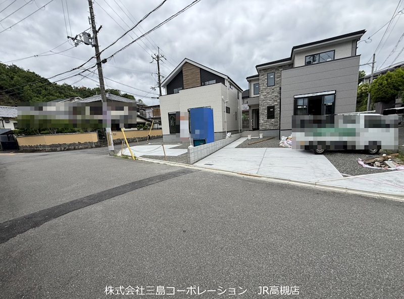 高槻市南平台2丁目　新築一戸建2号棟 現地写真（前面道路含む現地写真）