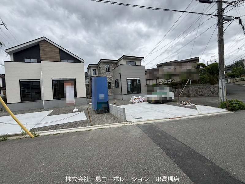 高槻市南平台2丁目　新築一戸建2号棟 現地写真（前面道路含む現地写真）