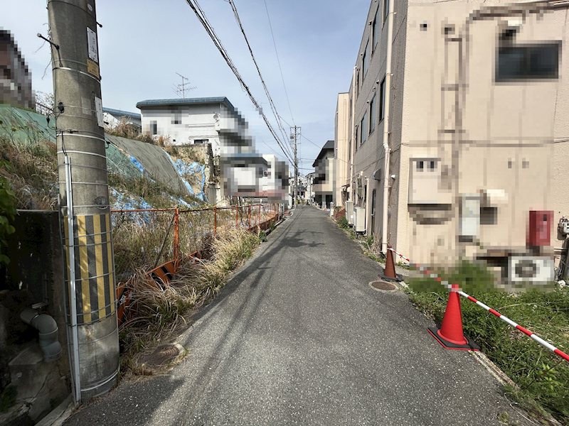 茨木市南春日丘2丁目 売土地 現地写真（前面道路含む現地写真）
