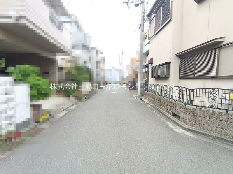 高槻市芝生町1丁目　中古一戸建 現地写真（前面道路含む現地写真）