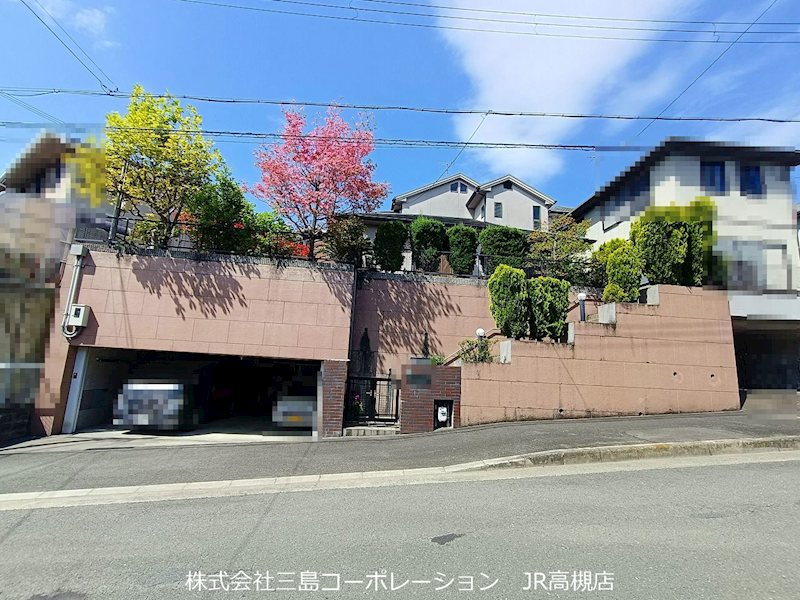 高槻市真上町6丁目　中古一戸建 ■現地外観■土地面積：284.20㎡（約85.97坪）／令和8年4月撮影