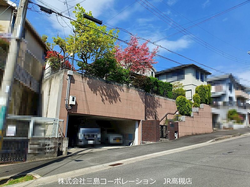 高槻市真上町6丁目　中古一戸建 ■外観写真■前面道路幅員約9.75ｍ