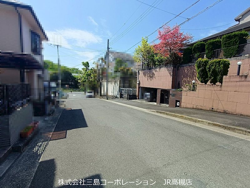 高槻市真上町6丁目　中古一戸建 現地写真（前面道路含む現地写真）