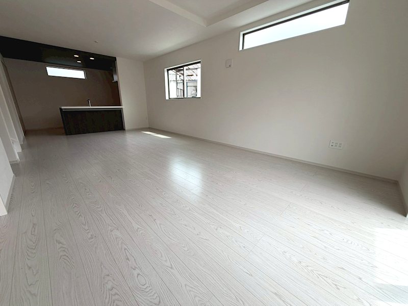 菊丘町全2棟新築分譲地内1号棟 南と西から採光のある明るいLDK20帖