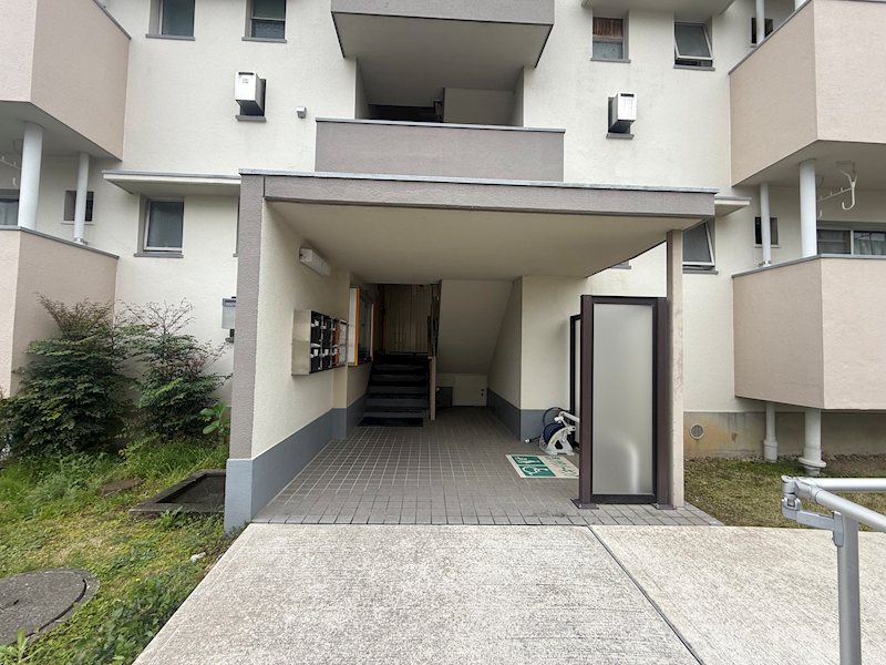陽和台第3住宅3号棟 共用部写真（エントランス）
