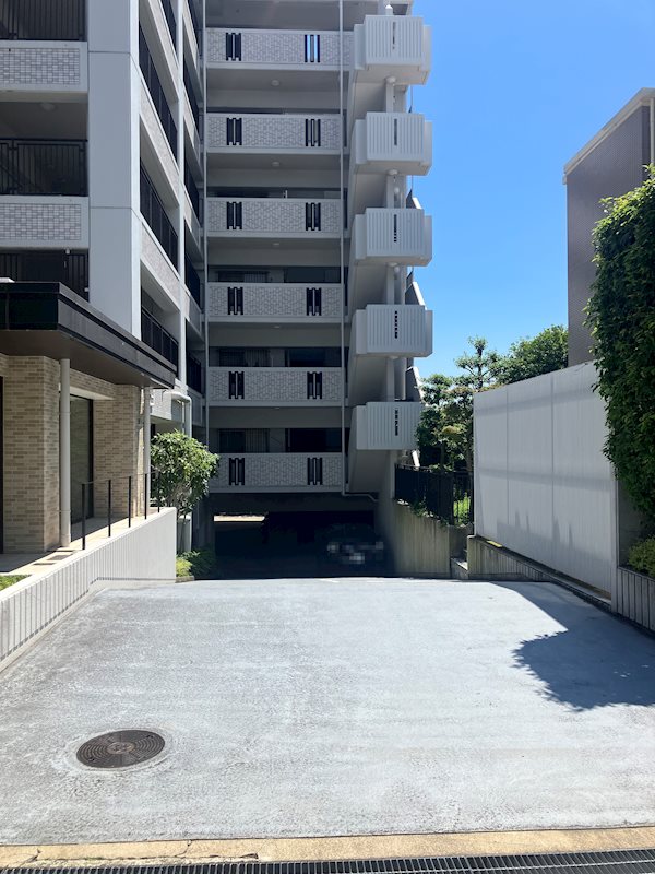 フォレスティア苦楽園  共用部写真（駐車場）