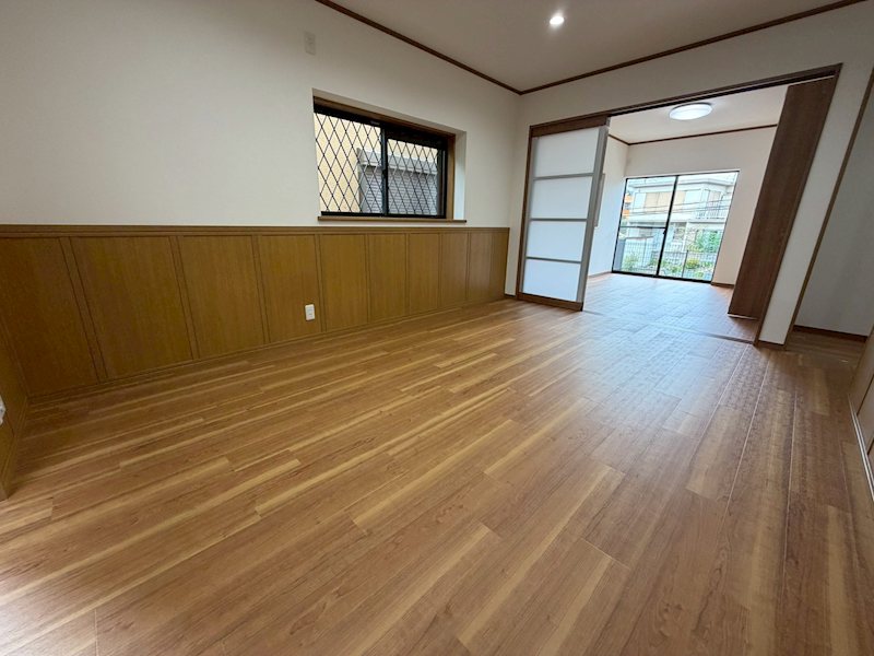 長尾東町3丁目一戸建再生既存住宅 木目フローリングの温もりある空間LDK13.75帖