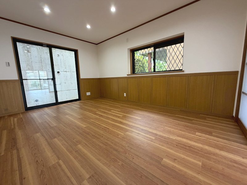 長尾東町3丁目一戸建再生既存住宅 木目フローリングの温もりある空間LDK13.75帖