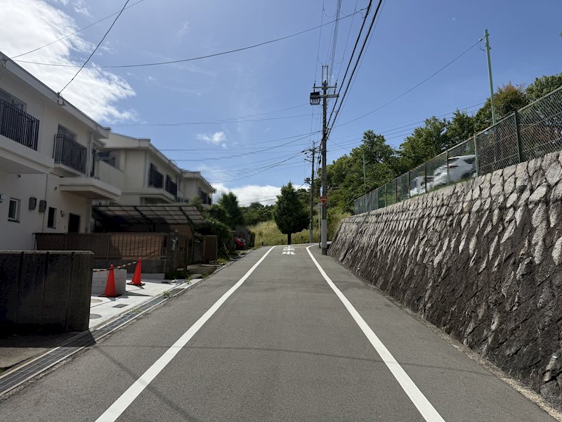 茨木市山手台4丁目　テラスハウス   現地写真（前面道路含む現地写真）