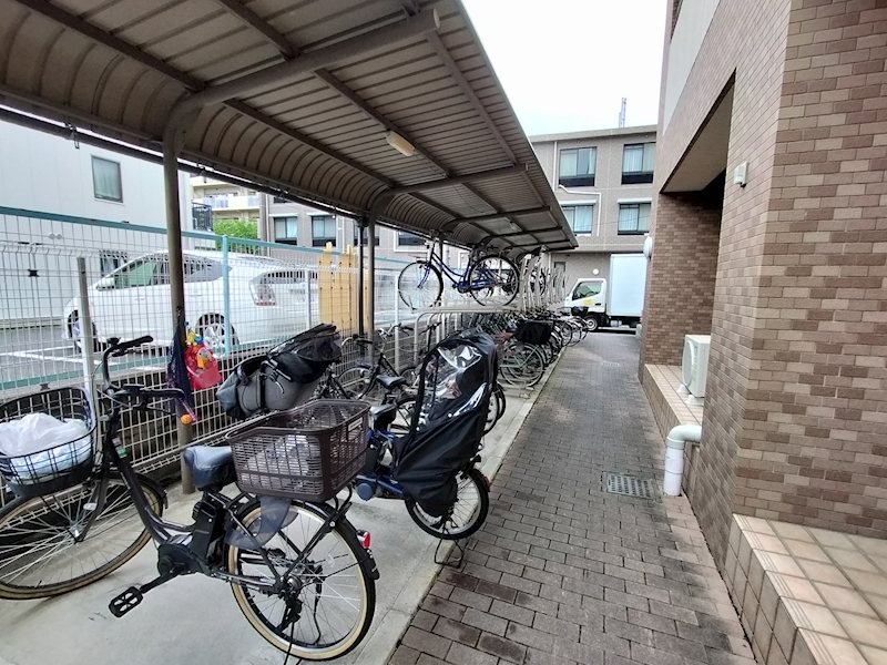 TATディナスティ茨木大池 自転車置き場
