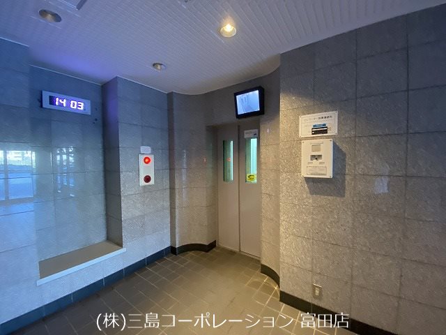 高槻阿武山三番街302号棟  エレベーター