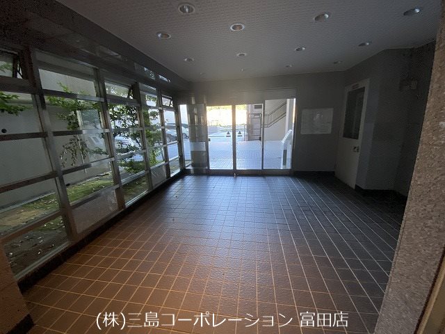 高槻阿武山三番街302号棟  エントランス