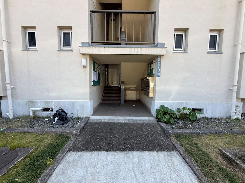 茨木郡山D住宅A14棟 共用部写真（エントランス）