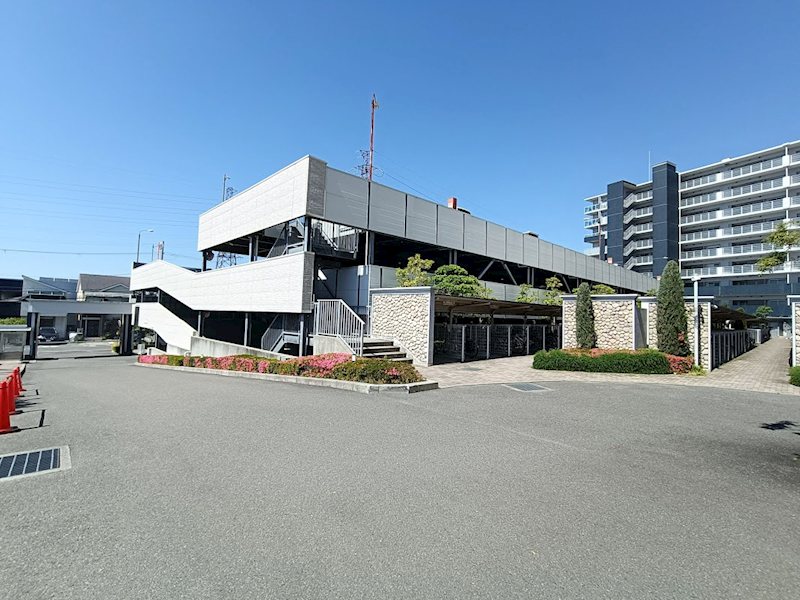 ルネ高槻リバーサイドガーデン 共用部写真（駐車場）