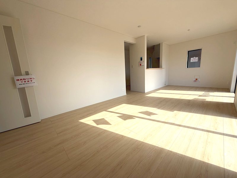 出口4丁目CRADLEGARDEN限定1邸新築分譲住宅 西側採光ならではの、夕暮れの雰囲気の良いLDK18帖