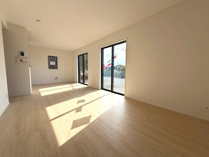 出口4丁目CRADLEGARDEN限定1邸新築分譲住宅 西側採光ならではの、夕暮れの雰囲気の良いLDK18帖