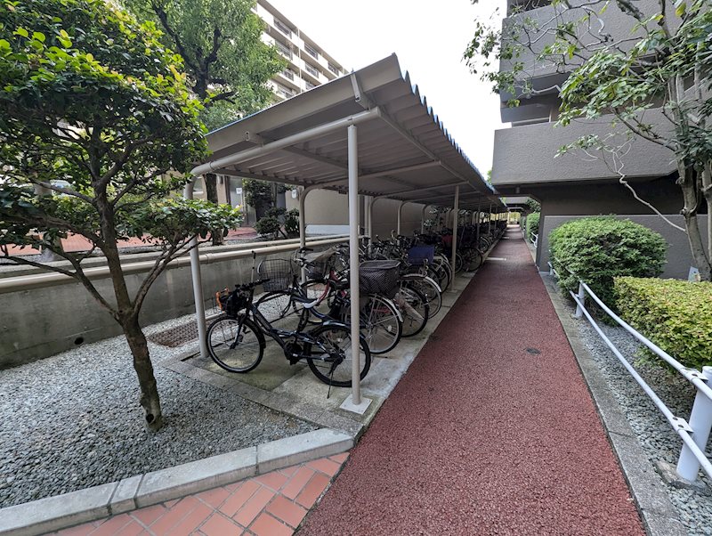 日興千里丘スカイマンションB棟    自転車置き場