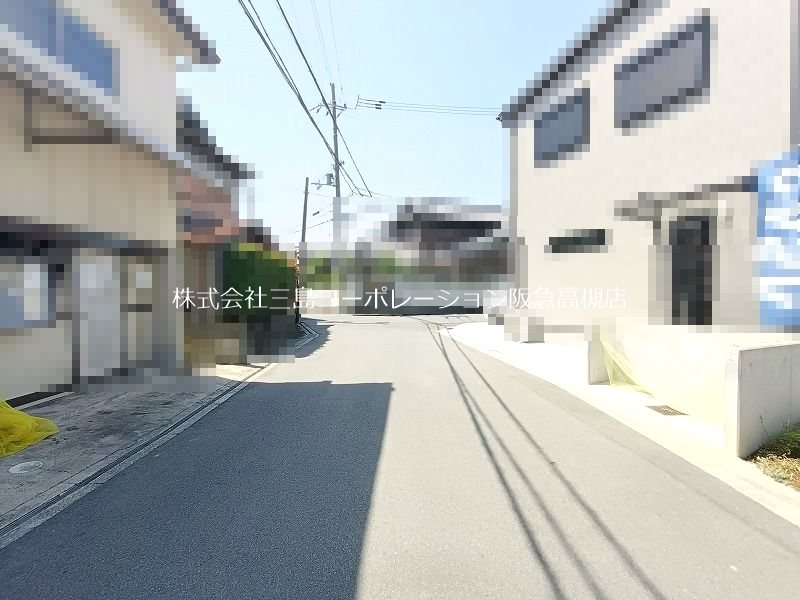 高槻市大冠町2丁目1号地　売土地 現地写真（前面道路含む現地写真）