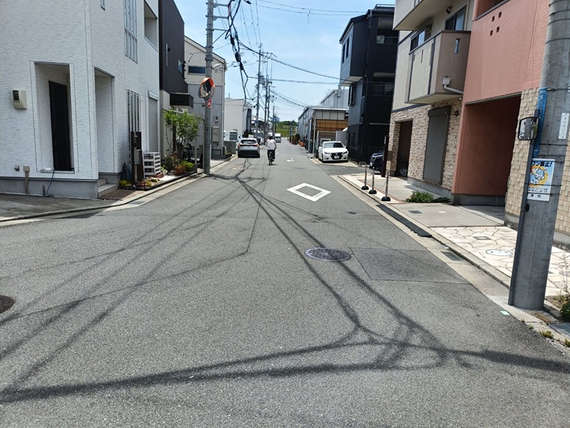 摂津市鳥飼西4丁目 中古一戸建 整然とした街並みが広がる、穏やかな住環境です。