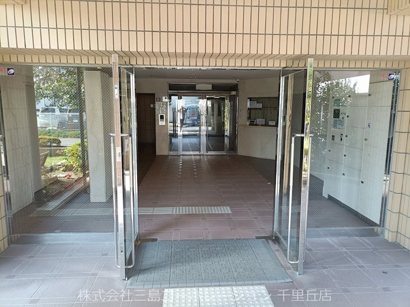 ラウンドスクエア吹田青葉丘   オートロック