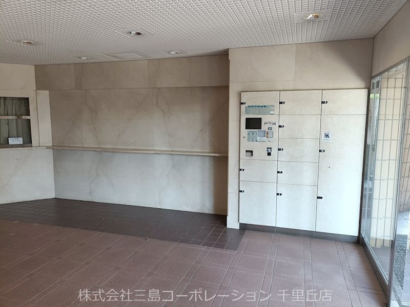 ラウンドスクエア吹田青葉丘   宅配ボックス