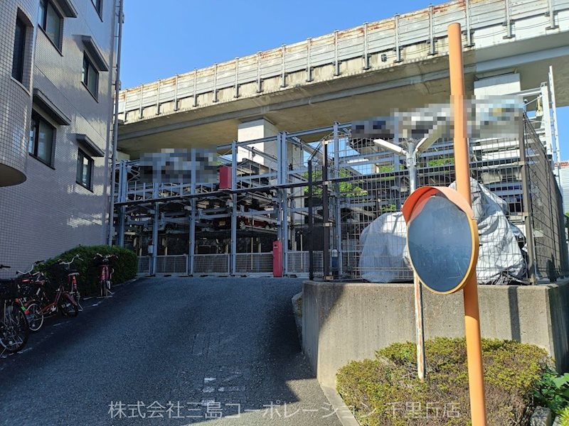 ラウンドスクエア吹田青葉丘   共用部写真（駐車場）