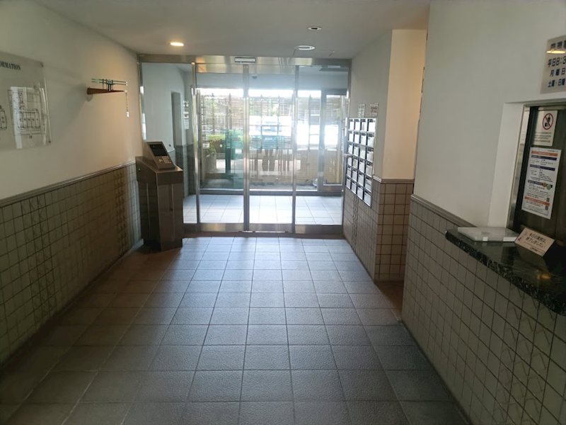 ステイツ吹田・千里丘弐番館 共用部写真（エントランス）