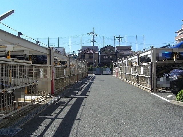 グランドシティダイアパレス吹田イーストウイング参番館   共用部写真（駐車場）