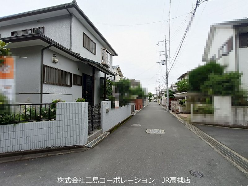高槻市日吉台三番町　中古一戸建 現地写真（前面道路含む現地写真）