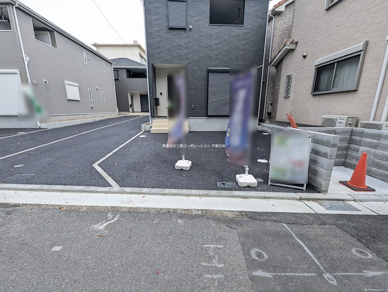 摂津市鳥飼西３丁目　新築一戸建　4号棟  現地写真（駐車場）