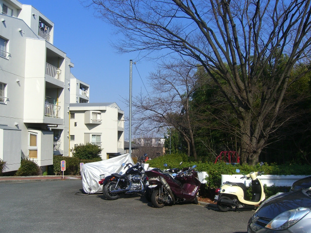 千里月見ヶ丘ハイツC棟  バイク置場