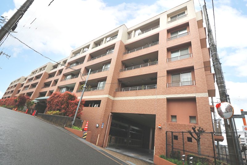 サンメゾン枚方朝日丘かえで館 京阪特急停車の枚方市駅まで徒歩9分