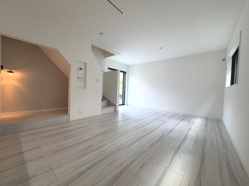 成田町MELDIA新築分譲地内A号棟 床暖房のぬくもりに包まれる、家族団らんの広々19帖LDK