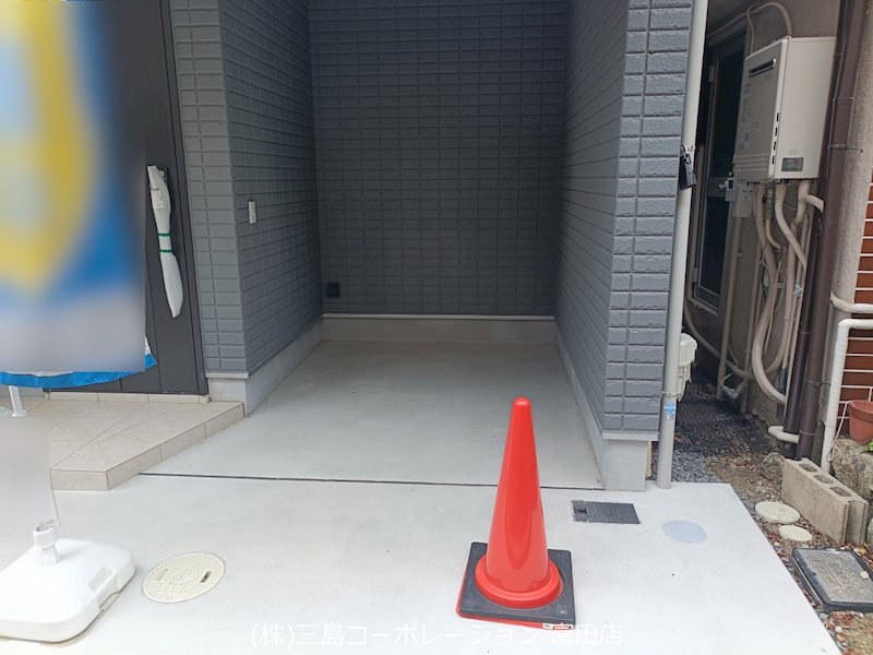 高槻市柳川町２丁目　新築一戸建 駐車場