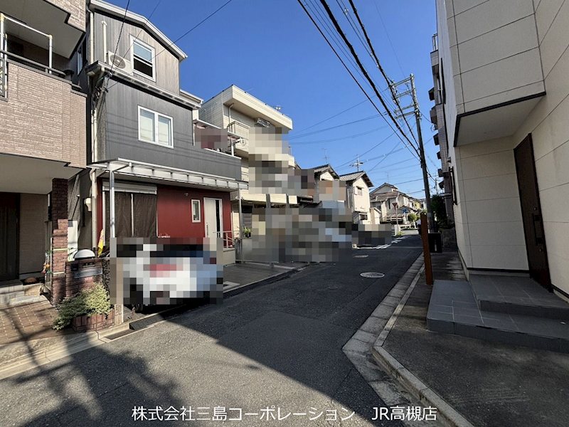 高槻市郡家新町　中古一戸建 現地写真（前面道路含む現地写真）
