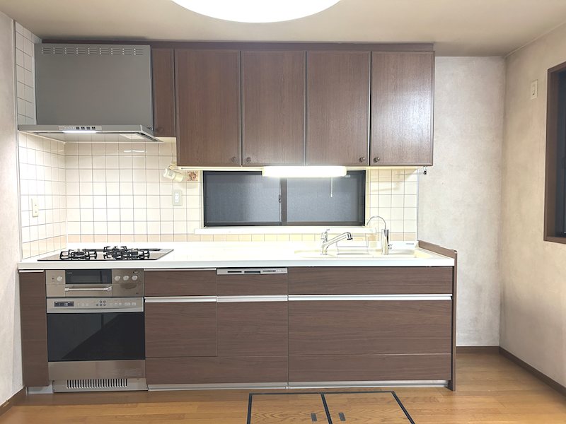 東香里元町一戸建既存住宅 食洗器、オーブンレンジ付のシステムキッチン