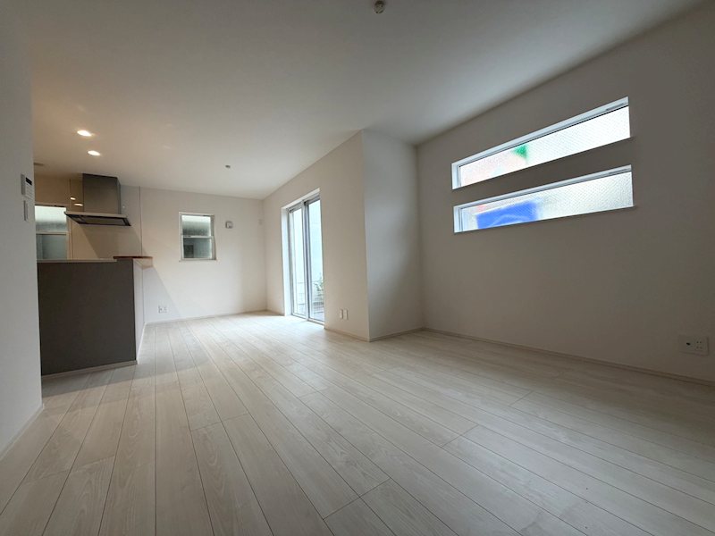 池之宮2丁目限定1邸新築分譲住宅 南から明るい光が入るLDK16帖