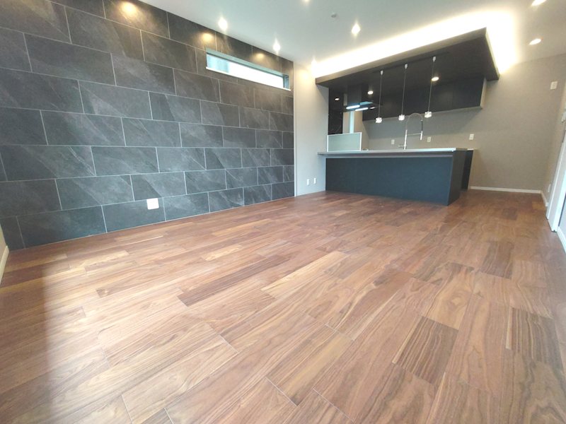 走谷1丁目一戸建再生既存住宅 床フローリング、壁天井クロス張替　キッチン新調の約16帖のLDK