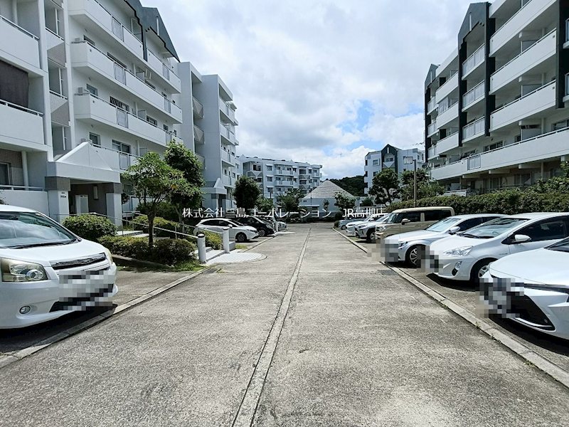 高槻阿武山二番街205号棟 駐車場使用料【無料】です
