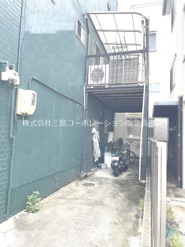高槻市宮野町 中古一戸建 現地写真（駐車場）