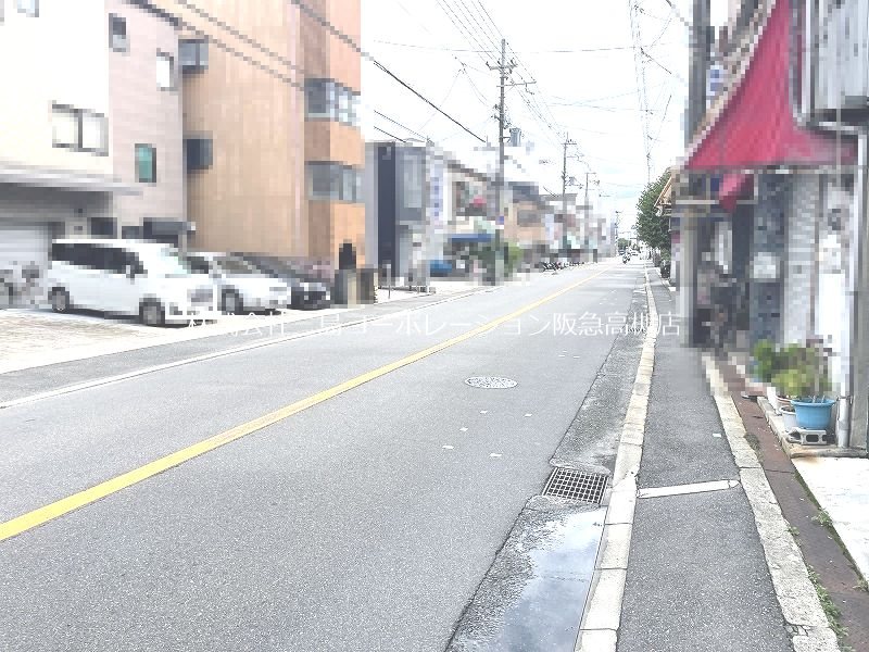 高槻市宮野町 中古一戸建 現地写真（前面道路含む現地写真）