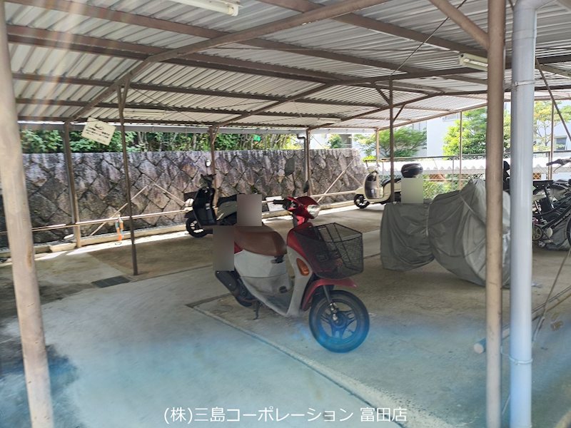 高槻塚原台ハイツ13号棟　オーナーチェンジ物件  自転車置き場