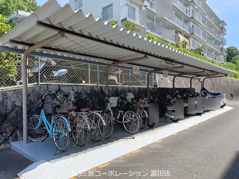 高槻塚原台ハイツ13号棟　オーナーチェンジ物件  自転車・バイク置場