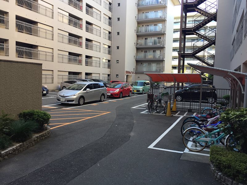 メガロコープ茨木Ⅱ   駐車場