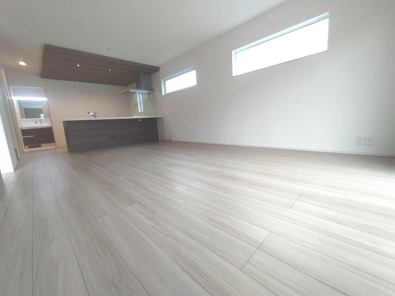 渚元町限定1邸新築分譲住宅 南側、西側から採光のある明るいLDK18帖