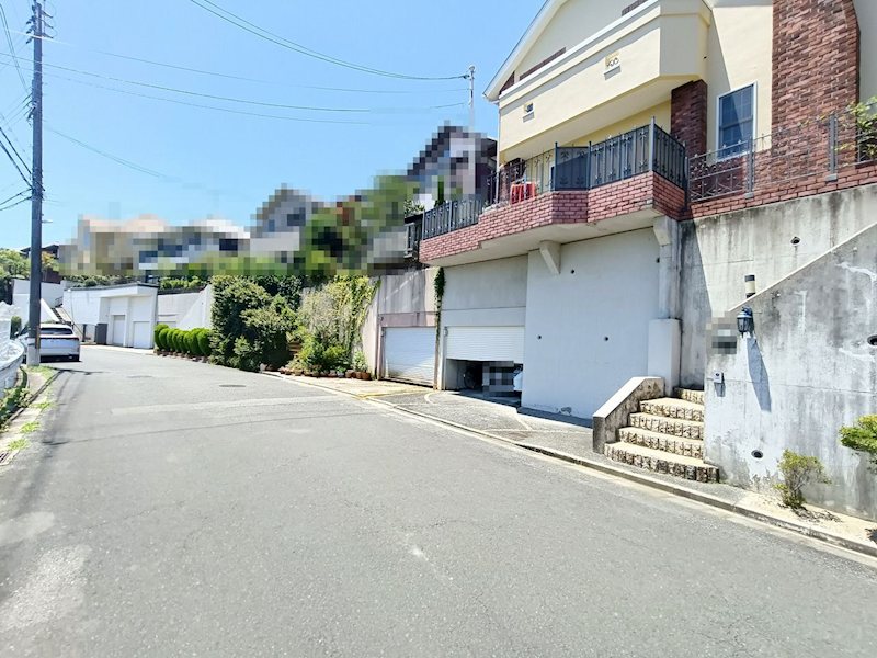 高槻市美しが丘2丁目　中古一戸建 広々とした前面道路