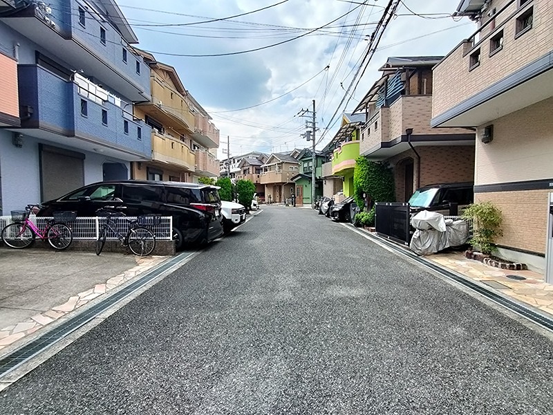 茨木市上野町　中古一戸建 現地写真（前面道路含む現地写真）
