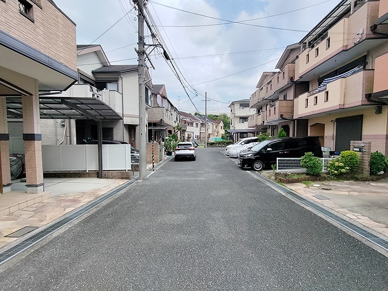 茨木市上野町　中古一戸建 現地写真（前面道路含む現地写真）